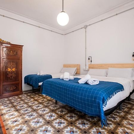 B42 - Modernist Apartment For Large Groups In Eixample バルセロナ エクステリア 写真