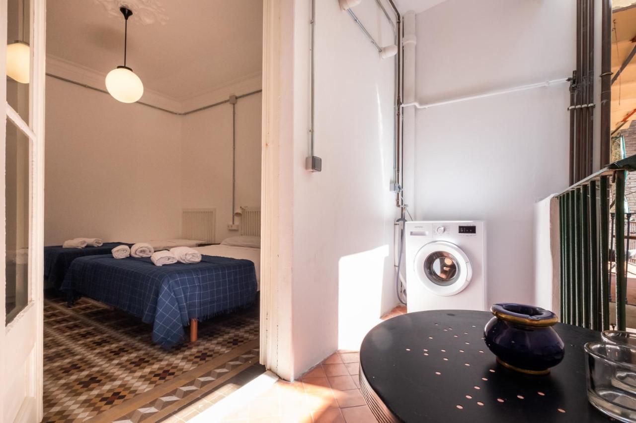 B42 - Modernist Apartment For Large Groups In Eixample バルセロナ エクステリア 写真